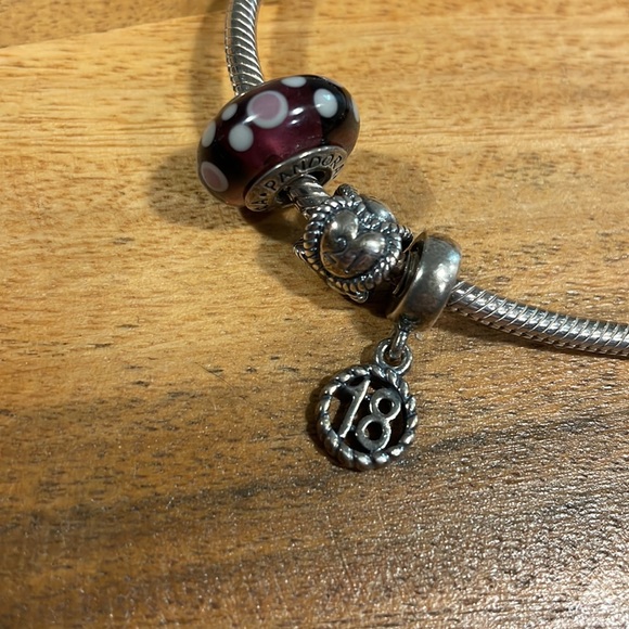 Pandora bracelets & charms - Picture 3 of 9